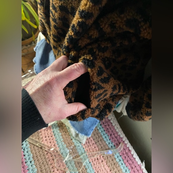 NWT KORAL MONTANA SHERPA FAUX FUR BOMBER JACKET CHEETAH BLACK AND BROWN - Picture 13 of 15